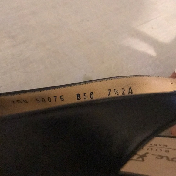 Vintage Ferragamo Slingback - Picture 7 of 7
